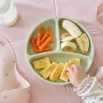 blw assiette bébé morceaux carotte banane omelette