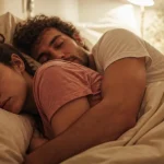 Position cuillère dormir : couple endormi, sommeil apaisé