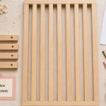 Fabriquer claustra bois : tasseaux en chêne clair en montage
